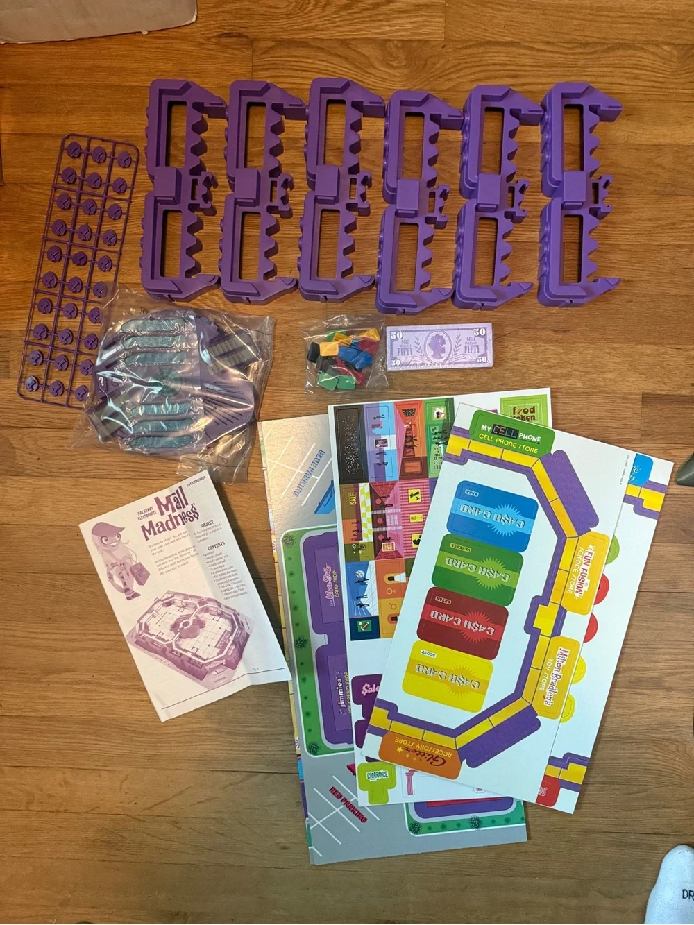 Milton Bradley Mall Madness Electronic Talking Shopping Board Game 2005
